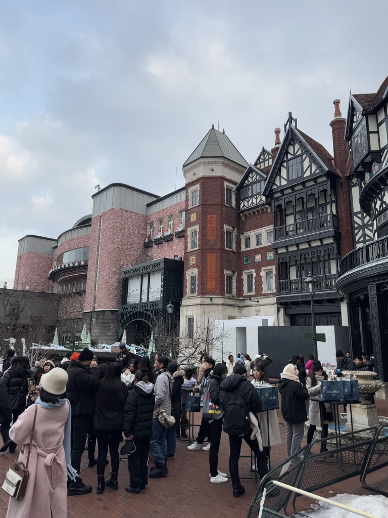 Crowded entrance area at Shiroi Koibito Park in winter